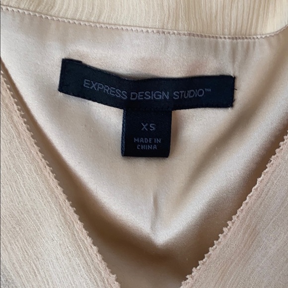 Express Design Studio delicate champagne blouse - Picture 4 of 4
